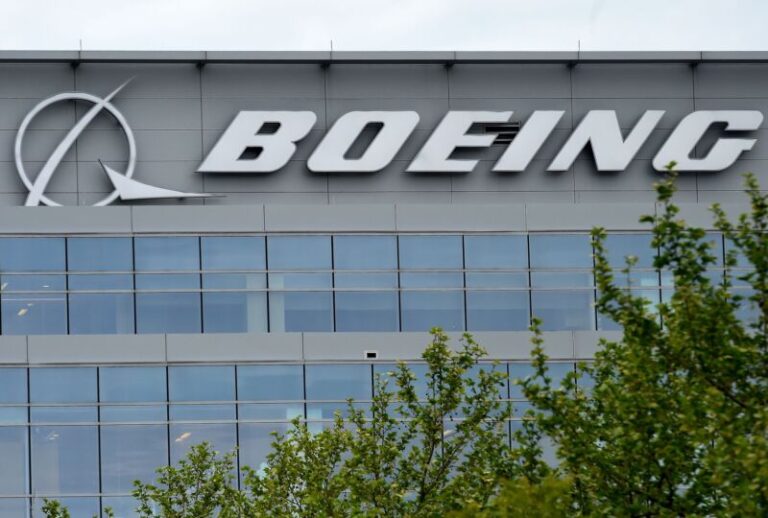 FCC approves Boeing satellites, rejecting SpaceX’s interference claims
