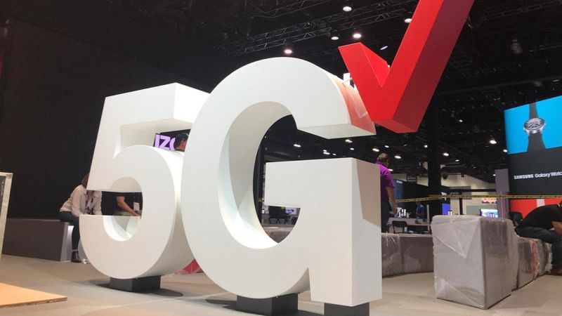 A giant Verizon 5G logo in an expo hall.