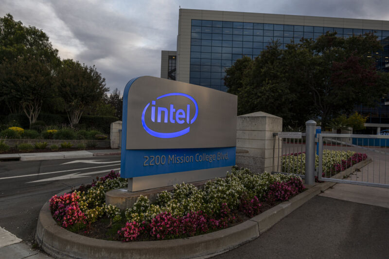 Intel suspends all operations in Russia “effective immediately”